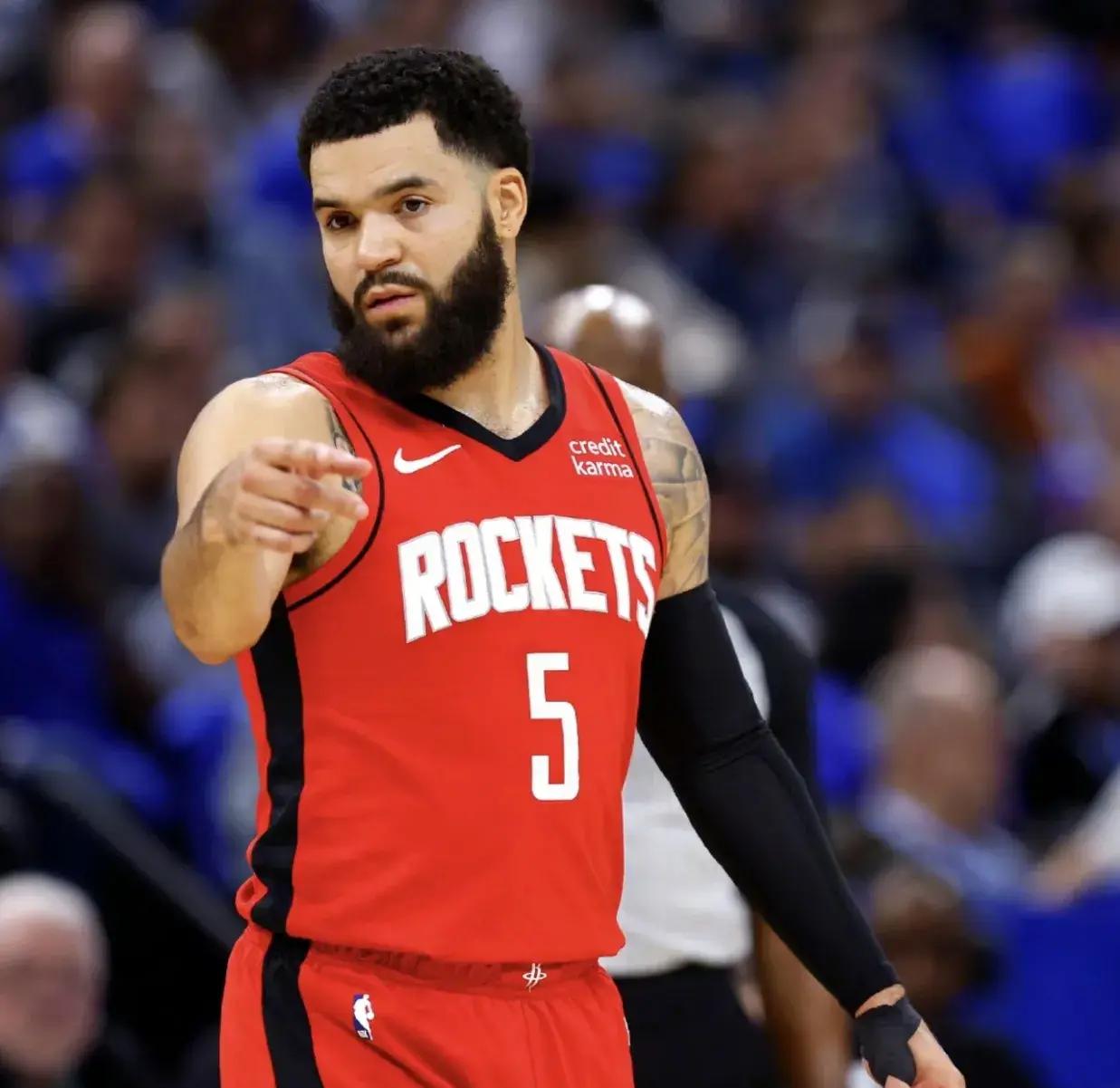 转会期波士顿凯尔特人队长鼓劲——CBA季后赛节点到来，气氛紧张，球探报告显示潜力的简单介绍